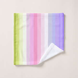 El arco iris pálido raya la decoración del baño