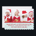 EL AZUL ROJO, SEA FELIZ TARJETA DE LA FOTO DEL DÍA<br><div class="desc">ROJO, AZUL Y BLANCO, SEA FELIZ TARJETA DE LA FOTO DEL DÍA DE FIESTA. ELKE CLARKE© PARA LA GALERÍA DEL MONOGRAMA. Envíe sus saludos del navidad a sus amigos y familia usando esta diversión, tarjeta contemporánea del día de fiesta con la foto. "SEA FELIZ". El modelo azul claro del fondo...</div>