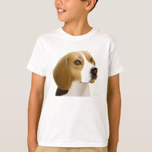 El beagle amistoso embroma la camiseta