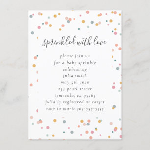 El bebé asperja la invitación