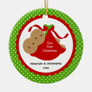 El bebé hermana el primer ornamento del navidad