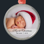 El bebé | Primer ornamento de fotos navideñas<br><div class="desc">Este simple y elegante foto bebé adorno con el nombre,  fecha y foto. ¡Perfecto para la primera Navidad de un bebé! ¡Grandes regalos para los nuevos padres!</div>
