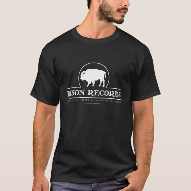 El bisonte registra la camiseta oscura de los (Anverso)