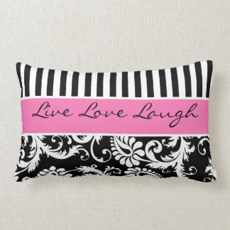 El blanco negro rosado enorme raya la almohada del
