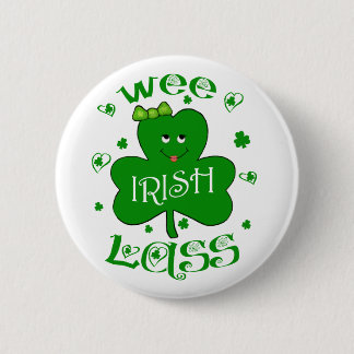 El botón del chica del día de St Patrick