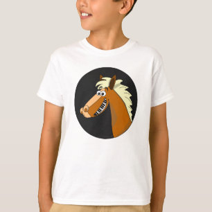 El caballo del piano embroma la camisa