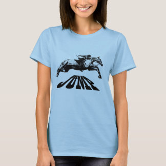 El caballo que salta la camiseta ecuestre