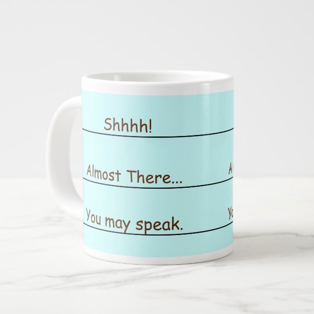 El café enorme divertido despierta la taza (Izquierda)