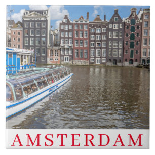 El canal de Amsterdam alberga azulejos de cerámica