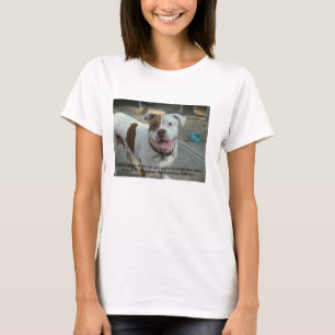 El cáncer canino muerde la camiseta preciosa