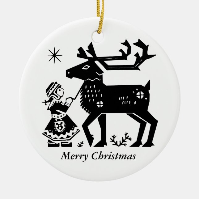 El chica de Laponia sostiene la decoración del (Frente)