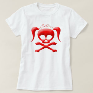 El chica piratea la camiseta