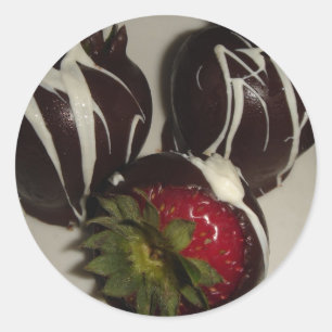 El chocolate cubrió al pegatina de las fresas