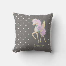 El Cojín decorativo cuenta con un lindo unicornio.