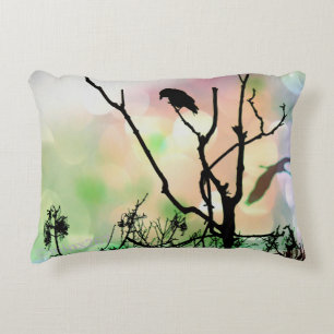 El Cojín decorativo solitario de los cuervos