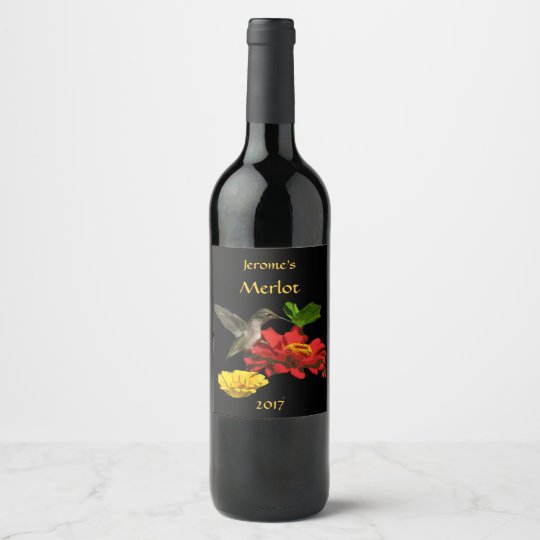 El colibrí en jardín florece la etiqueta del vino
