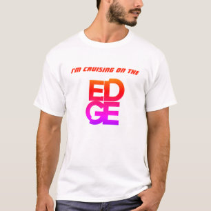 El cruzar en la camiseta del borde