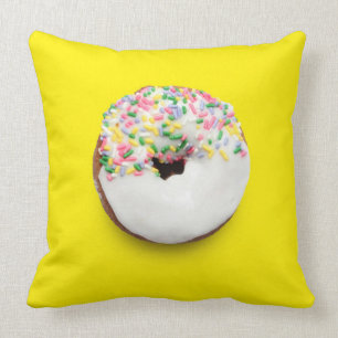 El cuadrado azul y amarillo asperja la almohada