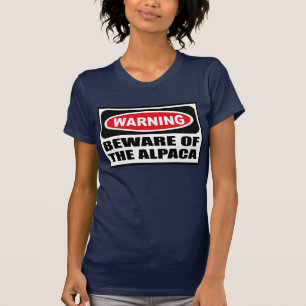 El cuidado SE GUARDA de la camiseta oscura de las