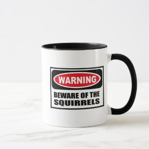 El cuidado SE GUARDA de la taza de las ARDILLAS