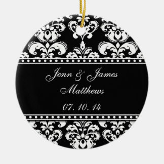 El damasco negro nombra los ornamentos de la boda