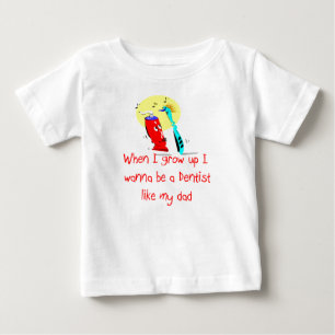 El dentista tiene gusto de mi camiseta del bebé