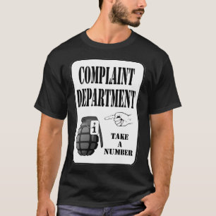 El departamento de denuncia toma una camiseta de