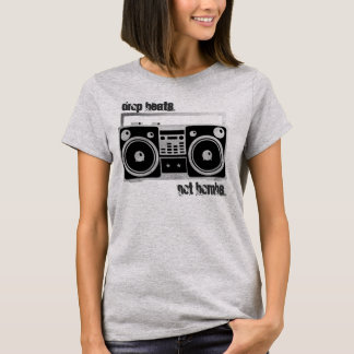 El descenso bate no la camisa del boombox de las