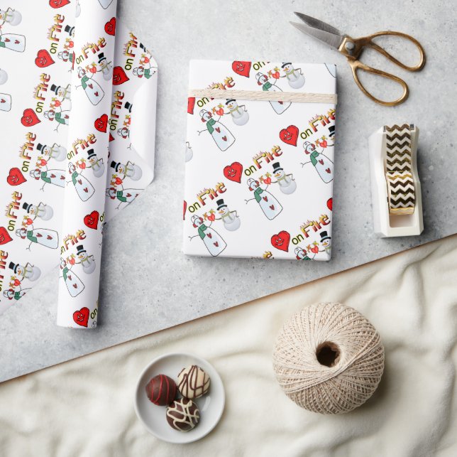 El día de San Valentín envolviendo papel en el fue (Artesanía)