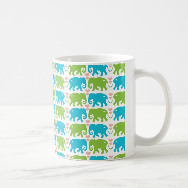 El elefante abraza la taza de café (Derecha)