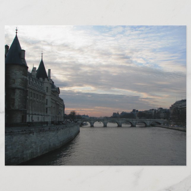 El elegante volante con la hermosa puesta de sol e (Frente)