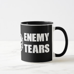 El enemigo rasga la taza