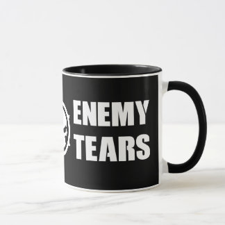 El enemigo rasga la taza