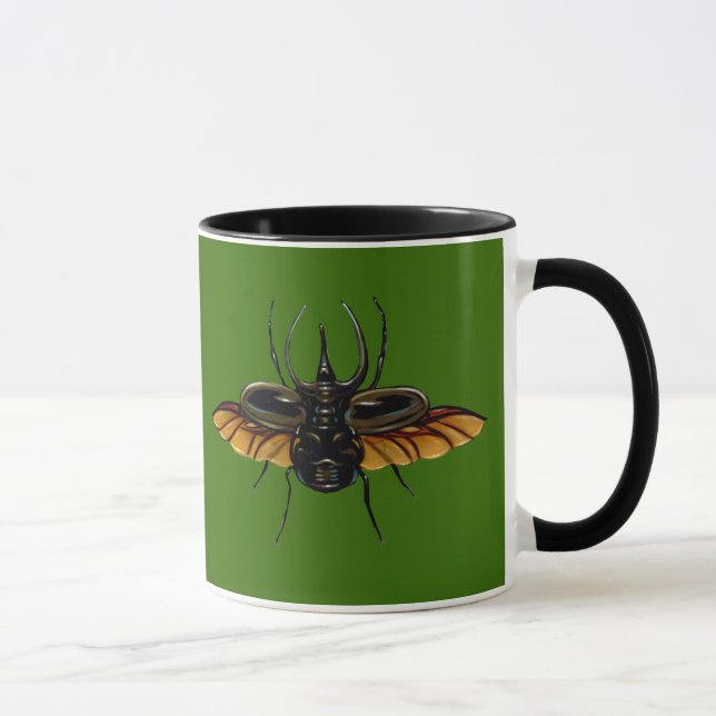 El "escarabajo se va volando" la taza (Derecha)