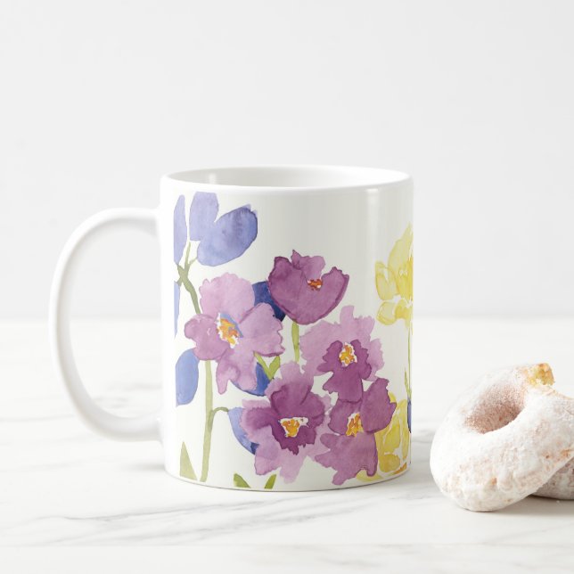 El escocés salvaje colorido florece la taza de (Con donut)