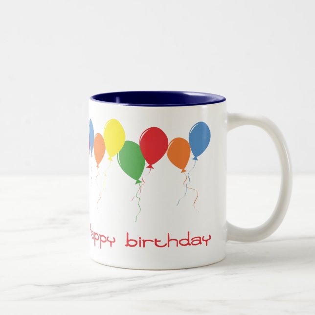 El feliz cumpleaños hincha la taza de café (Derecha)