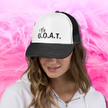 El G.O.A.T. gracioso caprino cita Sombrero Camione<br><div class="desc">Desata a tu campeón interior con el Gorra blanco y negro "The GOAT", un accesorio elegante y poderoso que exuda confianza y grandeza. Abran el espíritu del Gran de Todos los Tiempos (G.O.A.T.) con este gorra de alta calidad que combina el diseño moderno con un mensaje atemporal. El Gorra de...</div>