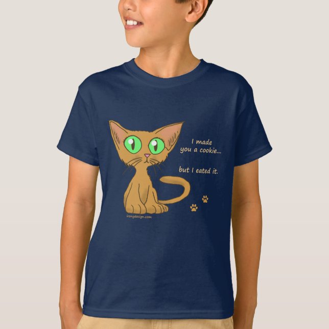 El gatito lindo comió sus camisetas de la galleta (Anverso)