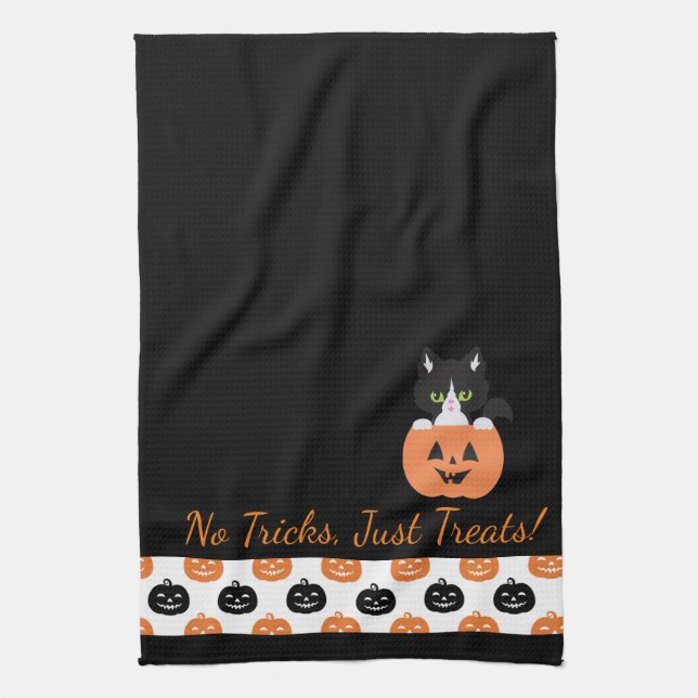 El Gato En La Toalla De Cocina De La Calabaza (Vertical)