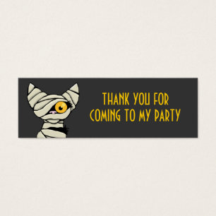 El gato lindo de la momia le agradece las tarjetas