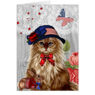 El gato se vistió en gorra patriótico blanco y