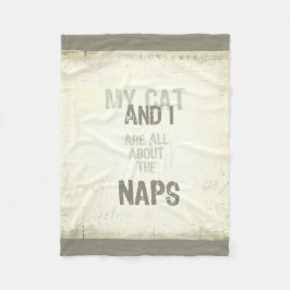 El gato y yo estamos todo sobre la manta del paño