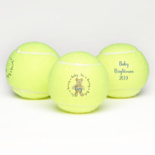 El género del muchacho revela la pelota de tenis