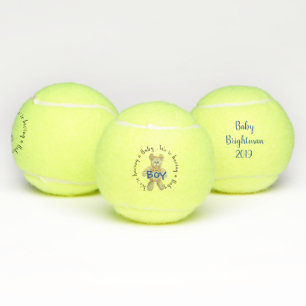 El género del muchacho revela la pelota de tenis