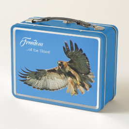 El halcón clavado de los cielos rojo