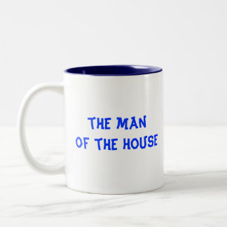 El hombre de la taza de café de la casa