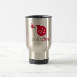 El humo huye de la taza del viaje