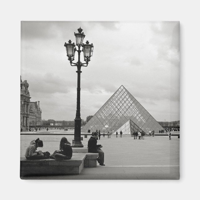 El imán de la pirámide de vidrio del Louvre (Frente)