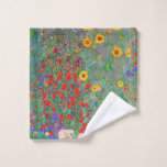El jardín de la granja Gustav Klimt con girasoles<br><div class="desc">El jardín de la granja de Gustav Klimt con Sunflowers Wash Cloth.</div>
