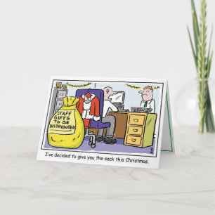 El jefe le da al trabajador de Office la tarjeta d